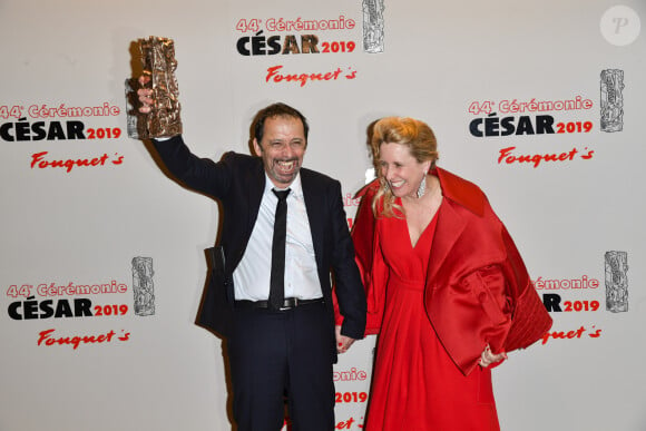 Lui qui est le papa de ses deux enfants, âgés de 10 et 12 ans, l'accompagne tout de même dans son nouveau long-métrage. 
Eric Métayer et Andréa Bescond (César de la meilleure adaptation pour le film " Les chatouilles ") - Photocall du dîner de la 44ème cérémonie des César au Fouquet's à Paris. Le 22 février 2019 © Pierre Perusseau / Bestimage