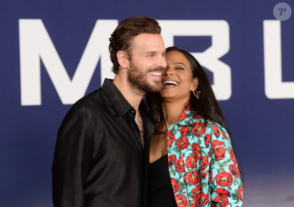 Christina Milian, elle aussi, a partagé une série de vidéos sur lesquelles Kenna déborde d'énergie.
Christina Milian et son mari Matt Pokora au photocall de la première du film "Ambulance" à Los Angeles le 4 avril 2022. 