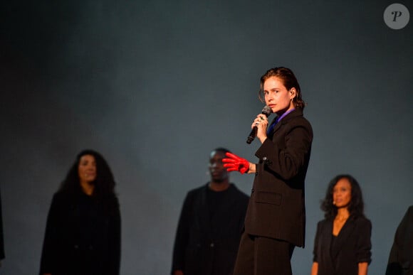 Dans la nuit du lundi 24 et du mardi 25 avril 2023, un homme aurait réussi à entrer dans sa maison, située dans le XXe arrondissement de Paris. 
Christine and the Queens (Héloïse Letissier) - Concert "Global Citizen Live" au Champ de Mars à Paris le 25 Septembre 2021 © Pierre Perusseau / Bestimage