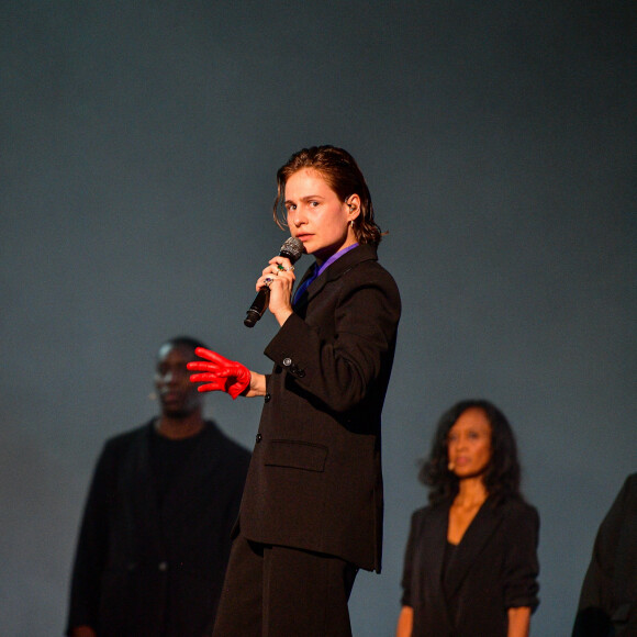 Dans la nuit du lundi 24 et du mardi 25 avril 2023, un homme aurait réussi à entrer dans sa maison, située dans le XXe arrondissement de Paris. 
Christine and the Queens (Héloïse Letissier) - Concert "Global Citizen Live" au Champ de Mars à Paris le 25 Septembre 2021 © Pierre Perusseau / Bestimage