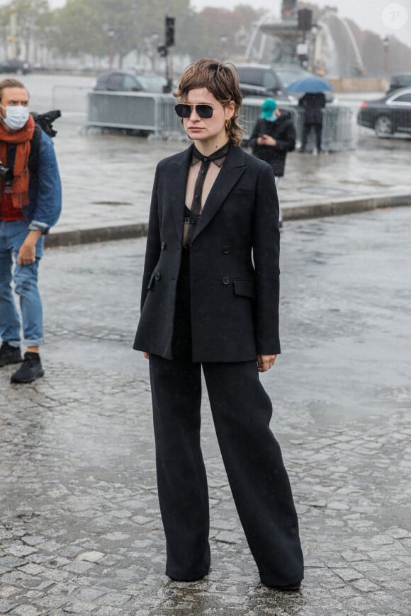 La chanteuse Héloise Letissier (Christine and the Queens) - Arrivées au défilé de mode prêt-à-porter printemps-été 2021 "Dior" au Jardin des Tuileries à Paris. Le 29 septembre 2020 © Christophe Clovis / Bestimage 