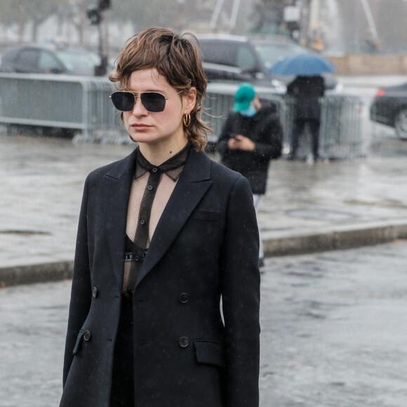 La chanteuse Héloise Letissier (Christine and the Queens) - Arrivées au défilé de mode prêt-à-porter printemps-été 2021 "Dior" au Jardin des Tuileries à Paris. Le 29 septembre 2020 © Christophe Clovis / Bestimage 