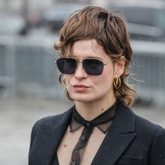 La chanteuse Héloise Letissier (Christine and the Queens) - Arrivées au défilé de mode prêt-à-porter printemps-été 2021 "Dior" au Jardin des Tuileries à Paris. Le 29 septembre 2020 © Christophe Clovis / Bestimage 