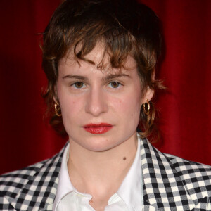 Héloïse Letissier (Christine and the Queens) - People au défilé AMI d'Alexandre Mattiussi lors de la fashion week Homme collection Automne/Hiver 2020-2021 à Paris, le 14 janvier 2020. © Veeren Ramasamy-Christophe Clovis / Bestimage 