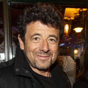 Patrick Bruel pose lors de la remise du prix littéraire "La Closerie des Lilas" à la Closerie des Lilas à Paris, le 18 avril 2023. Le prix littéraire de la Closerie des Lilas a été décerné à la romancière Y. Ghata pour "Le Testament du prophète". Fille de l'écrivaine V.Khoury-Ghata, elle a étudié l'histoire de l'art à la Sorbonne et à l'école du Louvre. Son premier roman "La nuit des calligraphes" (2004), a été remarqué par la critique et traduit dans plusieurs langues. "Le Testament du prophète" raconte le retour d'une romancière de renom dans le village où elle est née et le rejet qu'elle subit, accusée d'avoir sali la réputation des villageois et leurs familles dans ses livres. La lauréate est l'invitée pendant un an (à concurrence de 3.000 euros) de la célèbre brasserie du boulevard du Montparnasse à Paris. Créé en 2007, le Prix de la Closerie des Lilas a pour mission de soutenir et faire connaître une littérature féminine de qualité. © Pierre Perusseau/Bestimage