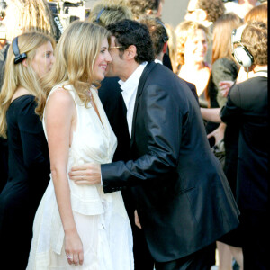 Patrick Bruel et Amanda Sthers - montée des marches du 60e Festival de Cannes © Guilaume Gaffiot / Bestimage