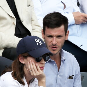 Gaspard Ulliel et sa compagne Gaëlle Pietri dans les tribunes des Internationaux de Tennis de Roland Garros à Paris le 7 juin 2017 © Cyril Moreau-Dominique Jacovides/Bestimage 