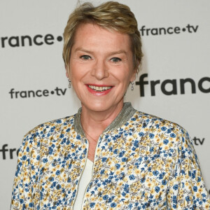 Elise Lucet conserve un look qui lui est propre
Elise Lucet au photocall pour la conférence de presse de rentrée de France TV à la Grande Halle de la Villette à Paris, France. © Coadic Guirec/Bestimage