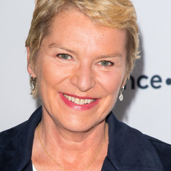 Un look capillaire qu'elle arbore depuis presque toujours, même à ses débuts télé.
Élise Lucet lors du photocall dans le cadre de la conférence de presse de France Télévisions au Pavillon Gabriel à Paris, France, le 24 août 2021. © Pierre Perusseau/Bestimage