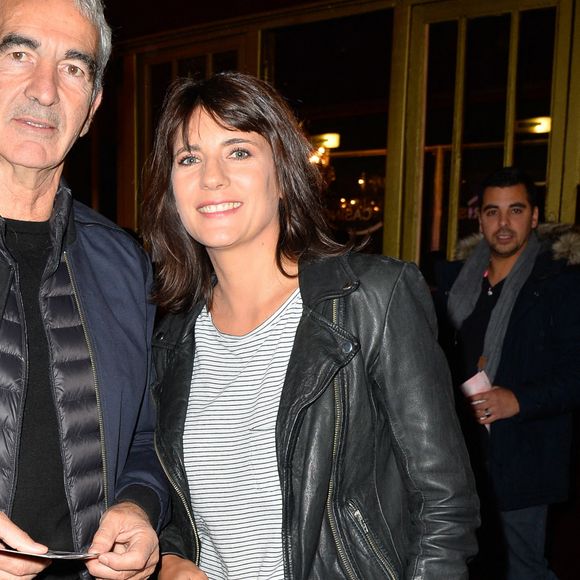 Exclusif - Raymond Domenech et sa compagne Estelle Denis - People en backstage du One-man-show de Ary Abittan sur la scène du Casino de Paris avec son spectacle "My story" à Paris le 3 novembre 2017. © Coadic Guirec/Bestimage