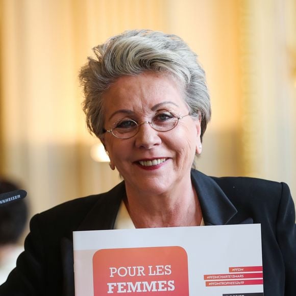 "On ne se voit plus", avait-elle affirmé à Closer en 2015.
Françoise Laborde lors de la signature au ministère de la Culture de la Charte PFDM " Pour les femmes dans les médias ", contre le harcèlement et les agissements sexistes dans les médias le 13 mars 2019. ©Cyril Moreau / Bestimage 