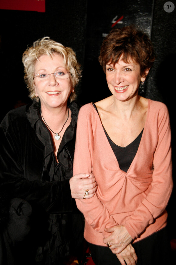 Heureusement, les relations sont depuis apaisées.
Archives - En France, à Paris, à l'occasion du concert de M.Amont à L'Olympia, Françoise Laborde et sa soeur Catherine. Le 17 janvier 2007 © Christophe Aubert via Bestimage 