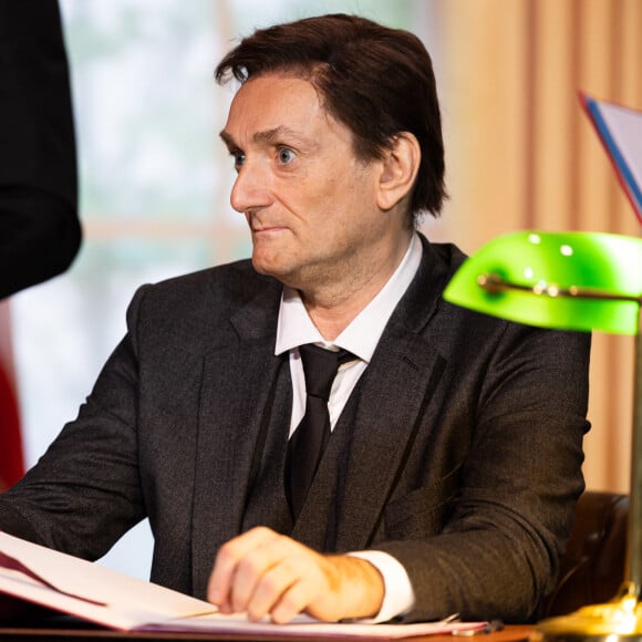 Désormais c'est au sein du CHU Pellegrin de Bordeaux que le comédien va devoir se remettre sur pied.
Exclusif - Pierre Palmade - Jour 2 - Enregistrement de l'émission "La Fine Equipe : Le retour !" à Paris, diffusée le 14 janvier sur France 2. Le 4 novembre 2022 © Cyril Moreau-Tiziano Da Silva / Bestimage 