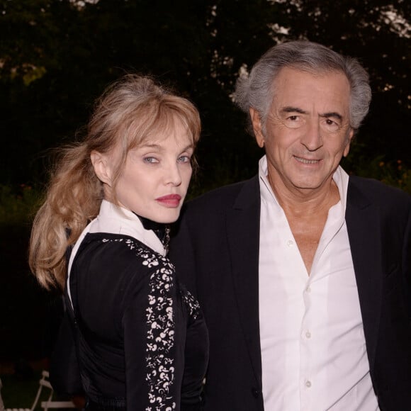 Exclusif - Bernard-Henri Lévy (BHL) et sa femme Arielle Dombasle - Moma Group fête son 10ème anniversaire à l'hôtel Salomon de Rothschild à Paris le 5 septembre 2022. Promoteur d'un art de vivre à la française, le PDG de Moma Group promet de créer 40 nouvelles adresses à travers le monde en faisant rayonner ses concepts emblématiques que sont Café Pérouse, Noto, Casa Amour et Mimosa. © Rachid Bellak/Bestimage 