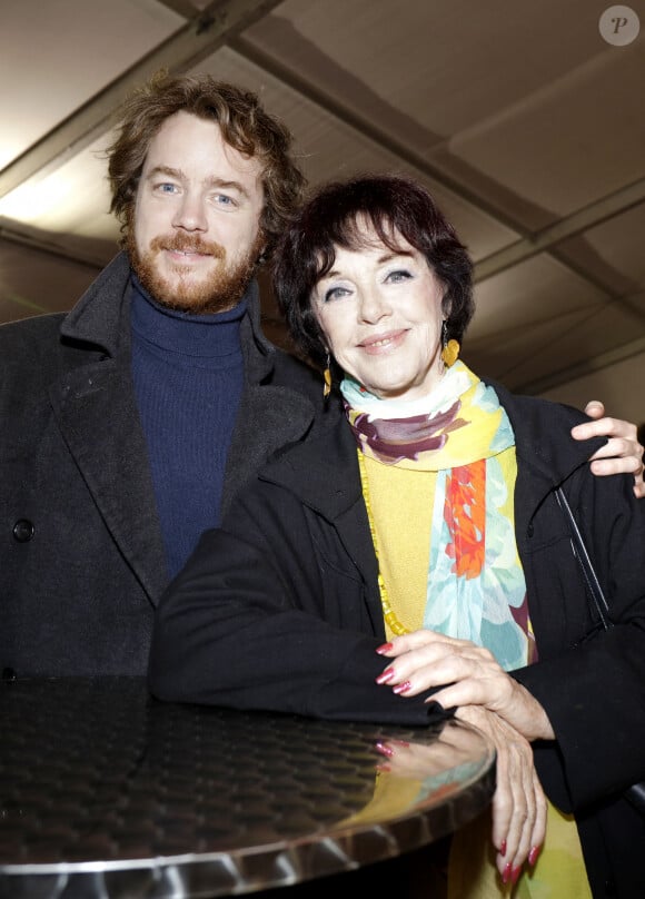 Anny Duperey avec son fils Gaël Giraudeau - 25ème Arbre de Noël de l'association CitéStars présidée par D.Donadéi au cirque Phénix en présence de 80 enfants défavorisés à Paris le 8 janvier 2023. © Cédric Perrin/Bestimage