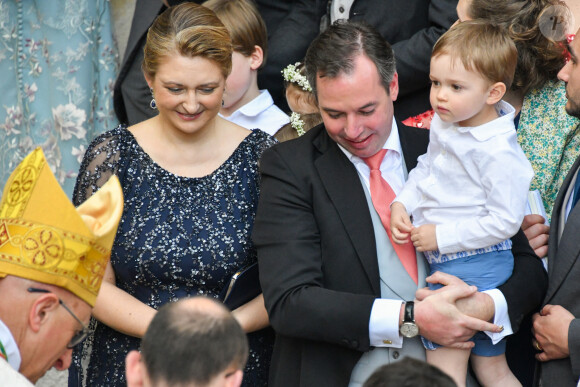 La comtesse Stéphanie de Lannoy, son mari le Grand-Duc Guillaume de Luxembourg et son fils le prince Charles - Mariage de la princesse Alexandra de Luxembourg et Nicolas Bagory à l'église Saint-Trophyme de Bormes-les-Mimosas. Le 29 avril 2023 