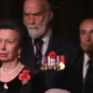 La reine Elizabeth II avait elle aussi une femme pour gérer ses histoires dans la presse, Angela.
La reine Elisabeth II d'Angleterre, le prince William, duc de Cambridge, la princesse Anne, le prince Charles - La famille royale d'Angleterre au Royal Albert Hall pour le concert commémoratif "Royal British Legion Festival of Remembrance" à Londres. Le 10 novembre 2018 