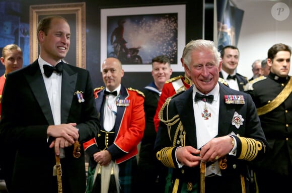 Le prince William et le prince Charles lors du "Royal Edinburgh Military Tattoo". Il s'agit d'un festival international de fanfares militaires ayant lieu chaque année depuis 1950 au Château d'Edimbourg, en Écosse. Le 16 août 2017.  The Prince Charles and Prince William, Duke of Cambridge, attend the Royal Edinburgh Military Tattoo at Edinburgh Castle. August 16th, 2017. 