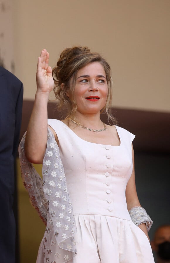 Blanche Gardin (robe Agnès b) - Montée des marches du film " France " lors du 74ème Festival International du Film de Cannes. Le 15 juillet 2021 © Borde-Jacovides-Moreau / Bestimage 