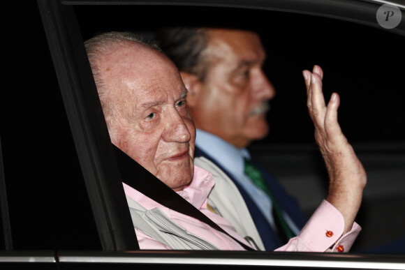 Le roi Juan Carlos 1er arrive à l'hôpital University Hospital Quironsalud Madrid pour subir une opération du coeur le 23 août 2019.