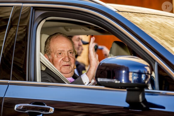 Le roi Juan Carlos Ier - La famille royale d'Espagne arrive à l'église pour célèbrer le dimanche de Pâques à Palma de Majorque le 1er avril 2018