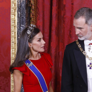 Ce que le peuple ignorait jusqu'à présent, c'est que le souverain avait eu un quatrième enfant avec une autre femme.
La reine Letizia et le roi Felipe VI d'Espagne - Dîner d'état en l'honneur du président de Colombie et de sa femme au palais royal à Madrid. Le 3 mai 2023
