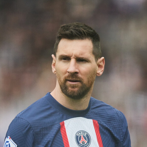 L'Argentin a été suspendu par son club pendant 2 semaines après être parti en Arabie saoudite sans l'accord du PSG
Lionel Leo Messi - Match de football "PSG vs Lorient" au Parc des Princes à Paris. Le 30 avril 2023 © Cyril Moreau / Bestimage