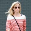 L'actrice américaine Reese Witherspoon a joué la carte de la simplicité avec un slim et une marinière : un mariage toujours efficace !