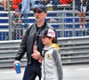 Gad Elmaleh a fait un retour inattendu à Monaco ce samedi.
Gad Elmaleh et son fils Raphaël durant le 6eme Monaco E-Prix à Monaco. © Bruno Bebert/Bestimage 
