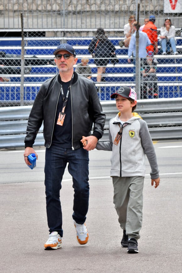 Gad Elmaleh et son fils Raphaël durant le 6eme Monaco E-Prix à Monaco, le 6 mai 2023. © Bruno Bebert/Bestimage 