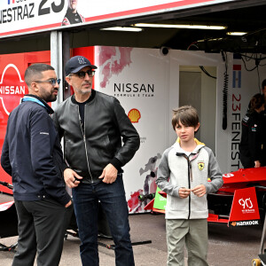 Gad Elmaleh et son fils Raphaël au stand Nissan durant le 6eme Monaco E-Prix à Monaco, le 6 mai 2023.  © Bruno Bebert/Bestimage 