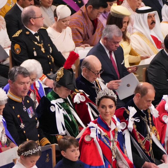 Les invités à la cérémonie de couronnement du roi d'Angleterre à l'abbaye de Westminster de Londres