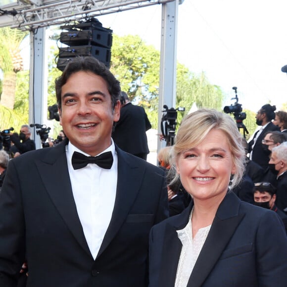 Patrick Cohen, Anne-Élisabeth Lemoine - Montée des marches du film " Annette " lors de la cérémonie d'ouverture du 74ème Festival International du Film de Cannes. Le 6 juillet 2021 © Borde-Jacovides-Moreau / Bestimage