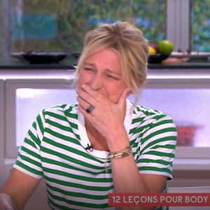 Anne-Elisabeth Lemoine embarrassée dans "C à vous" en évoquant son penchant pour l'alcool. France 5