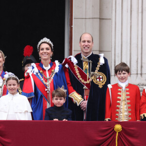 Sophie, duchesse d'Edimbourg, Lady Louise Windsor, James Mountbatten-Windsor, Comte de Wessex, le prince William, prince de Galles, Catherine (Kate) Middleton, princesse de Galles, la princesse Charlotte de Galles, le prince Louis de Galles, le prince George de Galles - La famille royale britannique salue la foule sur le balcon du palais de Buckingham lors de la cérémonie de couronnement du roi d'Angleterre à Londres le 5 mai 2023. 