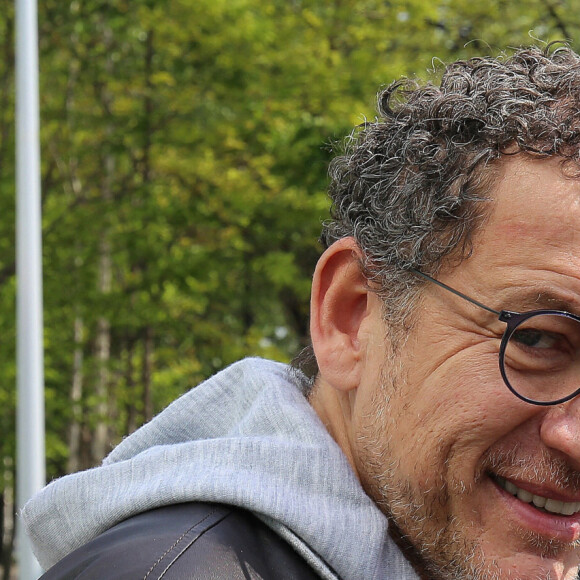 Dany Boon - D.Boon et K.Merad quittent les studios de Radio France en pleine promotion du film "La vie pour de vrai" à Paris, le 18 avril 2023. 