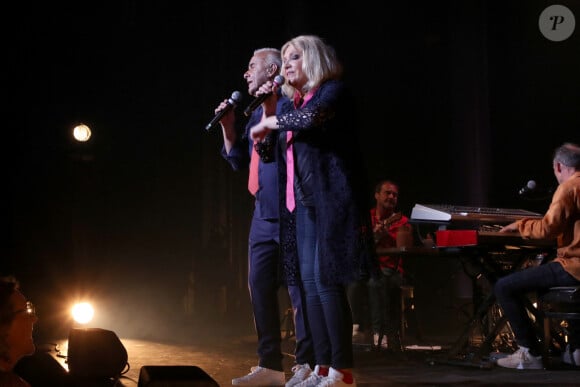 Exclusif - Michel Fugain et sa femme Sanda lors du concert "Michel Fugain fait Bandapart" pour les 80 ans du chanteur à Bobino à Paris le 12 Mai 2022. © Bertrand Rindoff/Bestimage  (No Web - pour suisse et Belgique) 