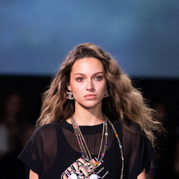 Elle en a profité pour participer au défilé organisé par Chanel pour présenter sa collection Cruise
 
Jenaye Noah - Défilé Chanel Cruise show 2024 au Paramount Studios à Los Angeles le 9 mai 2023. © Olivier Borde / Bestimage