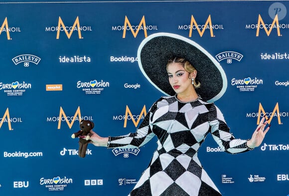 La chanteuse française La Zarra (Fatima-Zahra Hafdi) à l'ouverture de l'événement "Turquoise Carpet" du concours Eurovision de la Chanson 2023 à Liverpool, Royaume Uni, le 7 mai 2023. © Andy Von Pip/Zuma Press/Bestimage 