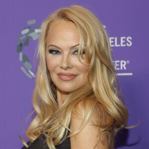 Pamela Anderson a dévoilé des photos
Pamela Anderson au photocall de la soirée "LGBT Center Gala" à Los Angeles