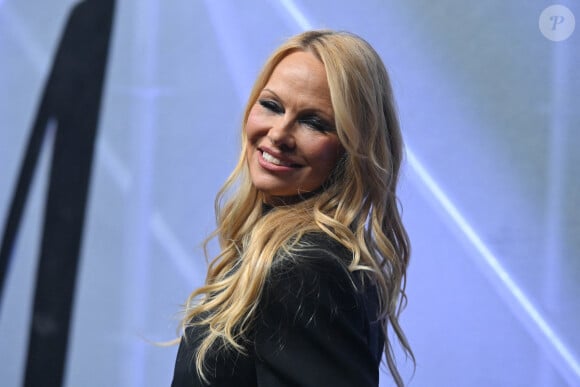 Elle apparaît en bikini
Pamela Anderson au photocall de la soirée "Mugler H&M" à New York, le 19 avril 2023.