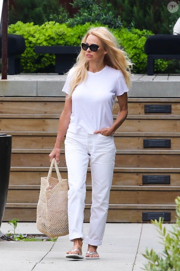La collection a été dévoilée
Exclusif - Pamela Anderson est allée faire du shopping à Malibu le 10 avril 2023.