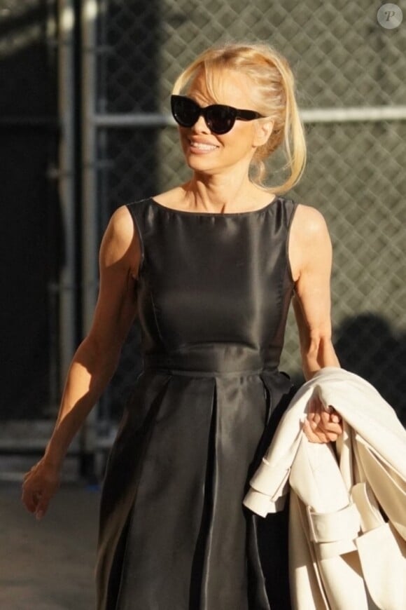 Pamela Anderson arrive à l'émission "Jimmy Kimmel Live!" à Los Angeles, le 31 janvier 2023. 