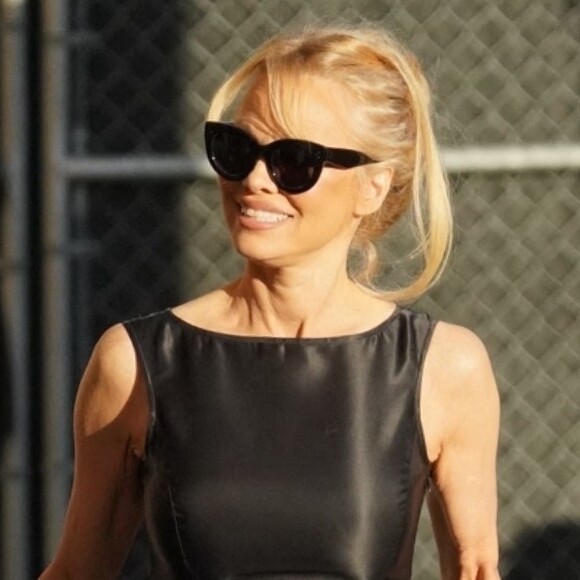 Pamela Anderson arrive à l'émission "Jimmy Kimmel Live!" à Los Angeles, le 31 janvier 2023. 