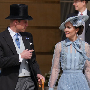 Le prince William et Kate Middleton sont régulièrement la cible de critiques.
Le prince William, prince de Galles, et Catherine (Kate) Middleton, princesse de Galles, lors d'une Garden Party au palais de Buckingham à Londres, Royaume Uni, pour célébrer le couronnement du roi et de la reine d'Angleterre.