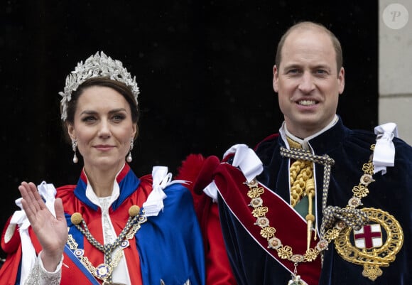 La journaliste est même allée jusqu'à dire que le couple princier est "manipulateur" et "narcissique".
Le prince William, prince de Galles, et Catherine (Kate) Middleton, princesse de Galles - La famille royale britannique salue la foule sur le balcon du palais de Buckingham lors de la cérémonie de couronnement du roi d'Angleterre à Londres le 5 mai 2023.
