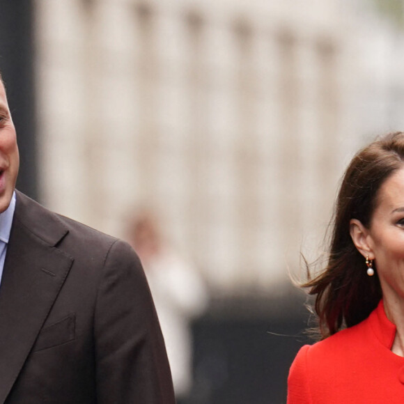 Le prince William, prince de Galles, et Catherine (Kate) Middleton, princesse de Galles, au pub Dog & Duck (Soho) à Londres pour voir comment l'établissement se prépare à célébrer le couronnement du roi d'Angleterre et de la reine consort, le 4 mai 2023.