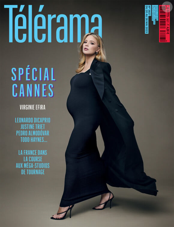 Le 15 mai 2023, Virginie Efira a annoncé qu'elle était enceinte de son deuxième enfant.
Virginie Efira enceinte, elle officialise sa grossesse en couverture de "Télérama", numéro spécial Cannes, le 15 mai 2023.