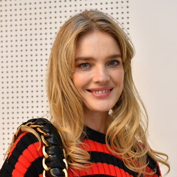 Natalia Vodianova, connue pour ses activités de mannequin, a un combat plus discret.
Natalia Vodianova - Backstage du défilé de mode Femmes prêt-à-porter printemps-été "Balmain" à la Seine Musicale à Paris. © Veeren Ramsamy-Christophe Clovis / Bestimage 