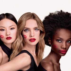Les mannequins Natalia Vodianova, He Cong et Imari Karanja posent pour la nouvelle campagne de maquillage de Guerlain. 
